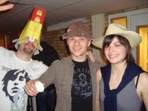 <img300*0:stuff/z/1/CrazyHatParty/DSC09350.JPG>
