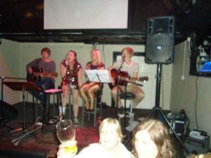 <img300*0:stuff/z/1/ElftownCrashParty/DSC06281.JPG>