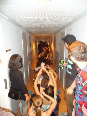 <imgr300*0:stuff/z/1/FisrtCorridorPartyinRyd/dsc05152.jpg>