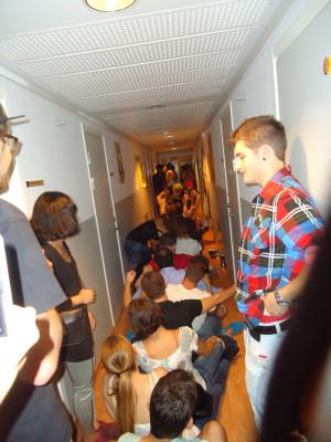 <imgl300*0:stuff/z/1/FisrtCorridorPartyinRyd/dsc05153.jpg>
