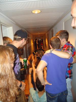 <imgl300*0:stuff/z/1/FisrtCorridorPartyinRyd/dsc05154.jpg>