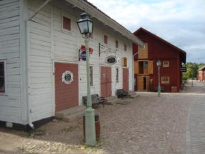<img300*0:stuff/z/1/Gamla%2520Linkoping%2520and%2520the%2520search%2520for%2520Karna%2520mosse/DSC06057.JPG>