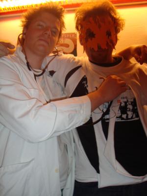 <img300*0:stuff/z/1/Halloween2009/DSC07024.JPG>