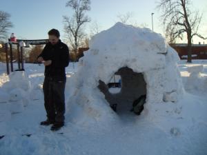 <img300*0:stuff/z/1/More%2520Igloo%2520Building/DSC08682.JPG>