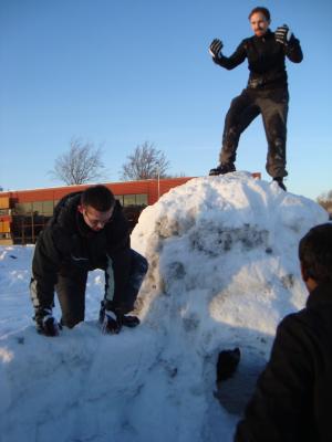 <img300*0:stuff/z/1/More%2520Igloo%2520Building/DSC08689.JPG>