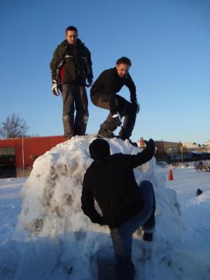 <img300*0:stuff/z/1/More%2520Igloo%2520Building/DSC08690.JPG>