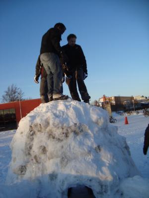 <img300*0:stuff/z/1/More%2520Igloo%2520Building/DSC08691.JPG>