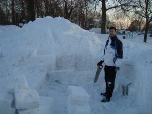 <img300*0:stuff/z/1/More%2520Igloo%2520Building/DSC08694.JPG>