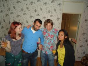 <img300*0:stuff/z/1/MovingInParty/DSC07077.JPG>