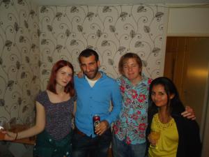 <img300*0:stuff/z/1/MovingInParty/DSC07078.JPG>