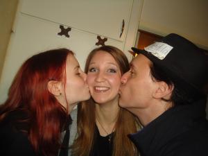 <img300*0:stuff/z/1/MovingInParty/DSC07094.JPG>