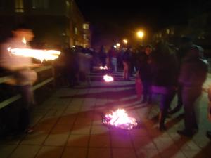 <img300*0:stuff/z/1/Over%2520the%2520Fire%2520into%2520Tuesday%25202012-03-13/dsc06213.jpg>