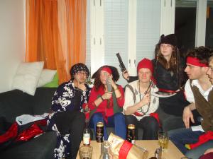 <img300*0:stuff/z/1/PiratePreParty/DSC07797.JPG>