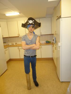 <imgl300*0:stuff/z/1/PiratePreParty/DSC07799.JPG>