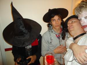 <img300*0:stuff/z/1/PreHalloween2010/dsc03307.jpg>