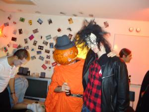 <img300*0:stuff/z/1/PrePreHalloween2010/dsc03207.jpg>