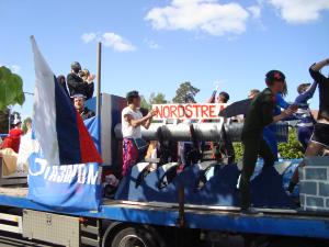 <img300*0:stuff/z/1/SOF2009Cortege/DSC03353.JPG>