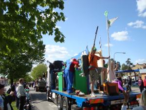 <img300*0:stuff/z/1/SOF2009Cortege/DSC03404.JPG>