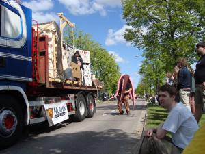 <img300*0:stuff/z/1/SOF2009Cortege/DSC03546.JPG>
