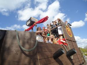<img300*0:stuff/z/1/SOF2013Cortege/DSC08302.JPG>