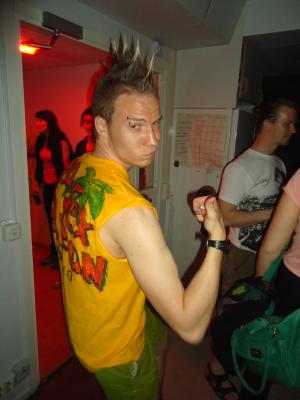 <imgr300*0:stuff/z/1/SeaSexAndFunParty/DSC06593.JPG>
