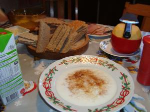 <img300*0:stuff/z/1/Swedish%2520Yule%2520Lunch/dsc00851.jpg>