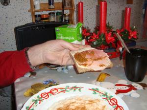 <img300*0:stuff/z/1/Swedish%2520Yule%2520Lunch/dsc00854.jpg>