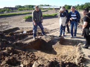 <img300*0:stuff/z/1/Valla%2520Archaeology%2520Excavation/DSC04214.JPG>