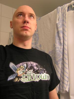 <imgl300*0:stuff/z/1/hedda%2520t-shirts/p1010003.jpg>