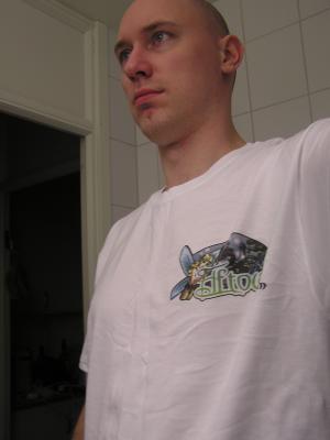 <imgl300*0:stuff/z/1/hedda%2520t-shirts/p1010009.jpg>