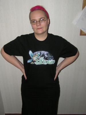 <imgl300*0:stuff/z/1/hedda%2520t-shirts/p1010018.jpg>