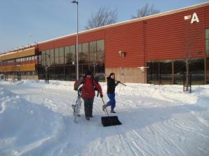 <img300*0:stuff/z/1/igloo%2520building/DSC08394.JPG>