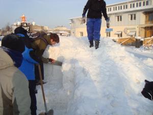 <img300*0:stuff/z/1/igloo%2520building/DSC08396.JPG>