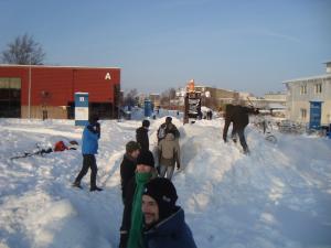 <img300*0:stuff/z/1/igloo%2520building/DSC08399.JPG>