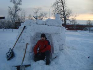 <img300*0:stuff/z/1/igloo%2520building/DSC08401.JPG>