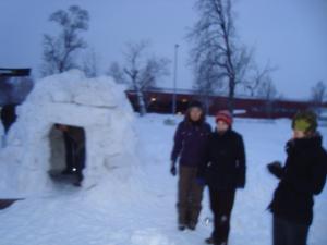 <img300*0:stuff/z/1/igloo%2520building/DSC08404.JPG>