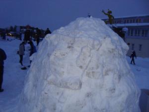 <img300*0:stuff/z/1/igloo%2520building/DSC08406.JPG>