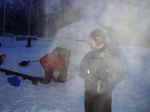 <img300*0:stuff/z/1/igloo%2520building/DSC08407.JPG>