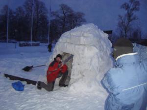 <img300*0:stuff/z/1/igloo%2520building/DSC08408.JPG>
