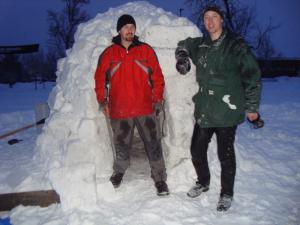 <img300*0:stuff/z/1/igloo%2520building/DSC08409.JPG>