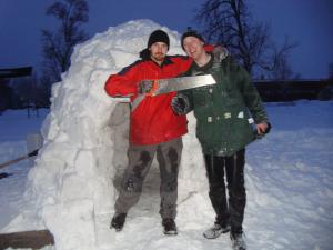 <img300*0:stuff/z/1/igloo%2520building/DSC08410.JPG>