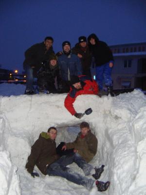 <img300*0:stuff/z/1/igloo%2520building/DSC08413.JPG>