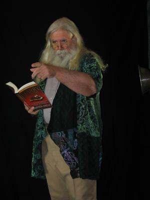 <img300*0:stuff/z/10620/1-1-09%2520Professor%2520%2526%2520Photographer%2520Poses/1-01-09%20052.jpg>