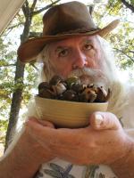 <img0*200:stuff/z/10620/10-22-08%2520Portraits%2520with%2520Hickory%2520Nuts/10-22-08%20016.jpg>