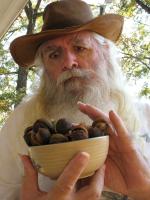<img0*200:stuff/z/10620/10-22-08%2520Portraits%2520with%2520Hickory%2520Nuts/10-22-08%20017.jpg>