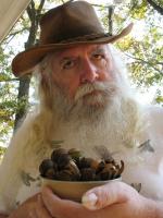 <img0*200:stuff/z/10620/10-22-08%2520Portraits%2520with%2520Hickory%2520Nuts/10-22-08%20018.jpg>