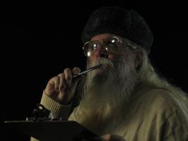 <img0*200:stuff/z/10620/11-15-08%2520Father%2520Yule%2520with%2520Clipboard/11-15-08%20308.jpg>