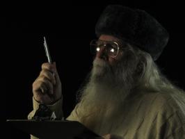 <img0*200:stuff/z/10620/11-15-08%2520Father%2520Yule%2520with%2520Clipboard/11-15-08%20309.jpg>