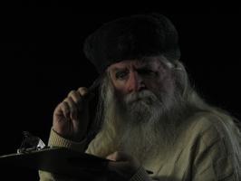 <img0*200:stuff/z/10620/11-15-08%2520Father%2520Yule%2520with%2520Clipboard/11-15-08%20317.jpg>