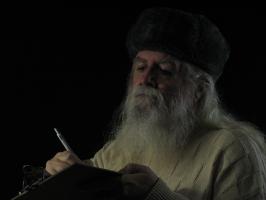 <img0*200:stuff/z/10620/11-15-08%2520Father%2520Yule%2520with%2520Clipboard/11-15-08%20318.jpg>